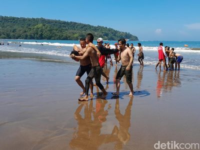 Belajar Taktis Para Penjaga Hidup di Pantai Pangandaran