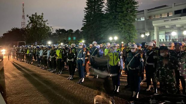 Razia petugas gabungan TNI-Polri bersama BNN digelar di sejumlah tempat hiburan malam di Jakarta. Belasan orang terjaring razia tersebut. (dok Istimewa)