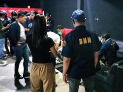 Razia Tempat Karaoke di Tuban, Pengunjung dan Pemandu Lagu Tes Urine