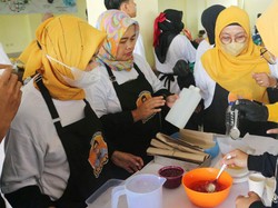 Relawan Gerbong Pecinta Sandiuno Gelar Pelatihan Kosmetik di Sukabumi