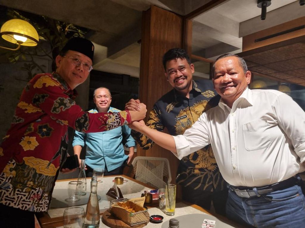 Tawa-Kode Aman dari Bobby Usai Buka Aib Ketua DPRD yang Kritik Lampu Jalan Tawa-Kode Aman dari Bobby Usai Buka Aib Ketua DPRD yang Kritik Lampu Jalan