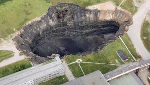 Deretan Sinkhole Terbesar di Dunia, Menakjubkan Sekaligus Mengerikan