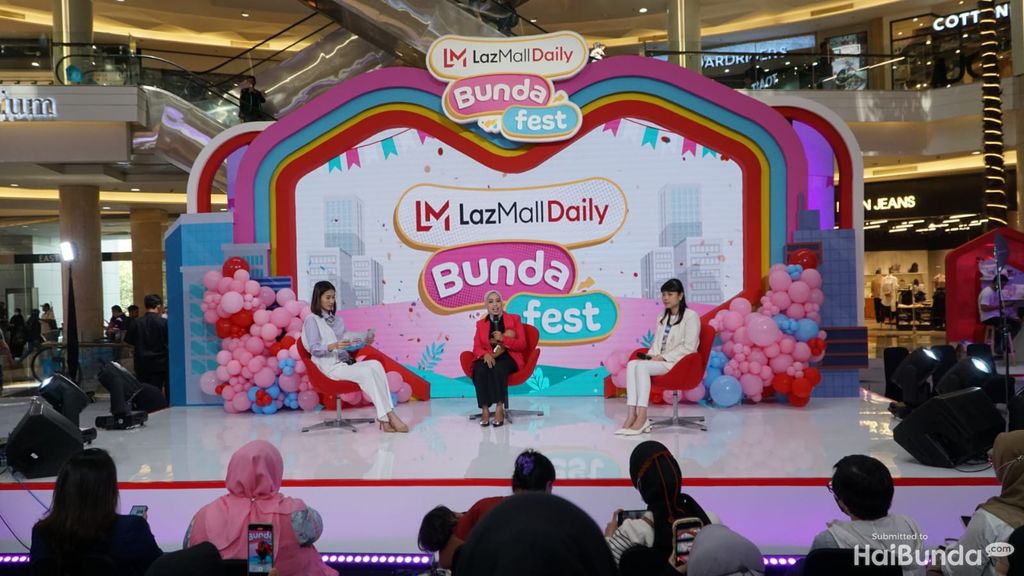 Talkshow hari kedua LazMall Daily Bunda Fest 2023