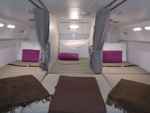 Beginilah Rupa Ruang Istirahat Pramugari di Pesawat, Bak Peti Mati?