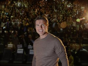 Menanti Kerja Sama Tom Cruise dan WB Setelah Hampir 10 Tahun Menanti Kerja Sama Tom Cruise dan WB Setelah Hampir 10 Tahun