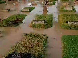 TPU Jatisari Bekasi Kebanjiran, Kuburan-kuburan Terendam Air