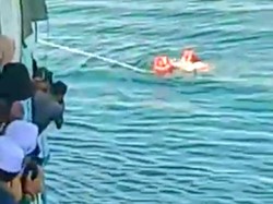 Santri Situbondo Tercebur ke Laut Saat Mudik Bareng ke Kepulauan Madura