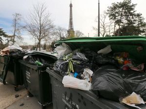 Waduh, Sampah Makin Numpuk Dekat Menara Eiffel Gegara Aksi Mogok Kerja Waduh, Sampah Makin Numpuk Dekat Menara Eiffel Gegara Aksi Mogok Kerja
