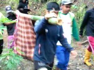 Jalanan Rusak-Jenazah di Pinrang Ditandu 3 Km, Camat Ngaku Kurang Anggaran Jalanan Rusak-Jenazah di Pinrang Ditandu 3 Km, Camat Ngaku Kurang Anggaran