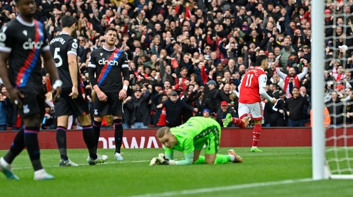 Arsenals Brazilian midfielder Gabriel Martinelli (R) celebrates after scoring the opening goal of the English Premier League football match between Arsenal and Crystal Palace at the Emirates Stadium in London on March 19, 2023. (Photo by JUSTIN TALLIS / AFP) / RESTRICTED TO EDITORIAL USE. No use with unauthorized audio, video, data, fixture lists, club/league logos or live services. Online in-match use limited to 120 images. An additional 40 images may be used in extra time. No video emulation. Social media in-match use limited to 120 images. An additional 40 images may be used in extra time. No use in betting publications, games or single club/league/player publications. /  (Photo by JUSTIN TALLIS/AFP via Getty Images)