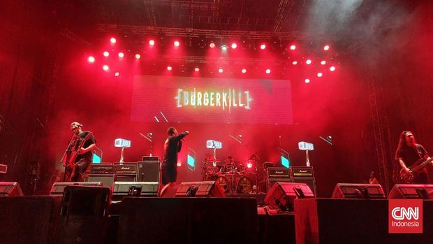 Burgerkill puaskah para penonton Hammersonic 2023 dengan aksi enerjik, Sabtu (18/3/2023). (CNNIndonesia/Ryan Hidayatullah)