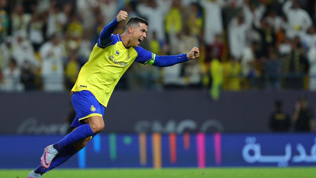 Cristiano Ronaldo mencetak gol tendangan bebas di laga Al Nassr vs Abha. (Foto: dok. Al Nassr)