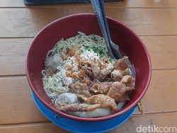 Mencicipi Nikmatnya Cwie Mie Khas Malang di Bandung
