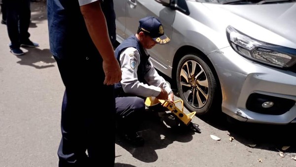 Dalam 10 hari, Dinas Perhubungan (Dishub) Kota Malang mencatat ada 142 kendaraan yang ditindak karena parkir ngawur Dalam 10 hari, Dinas Perhubungan (Dishub) Kota Malang mencatat ada 142 kendaraan yang ditindak karena parkir ngawur