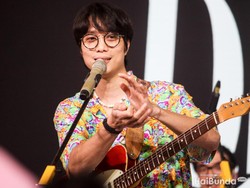 Dikta Gak Peduli Manggung Pakai Baju Sama, Asal Gitar Ganti Terus