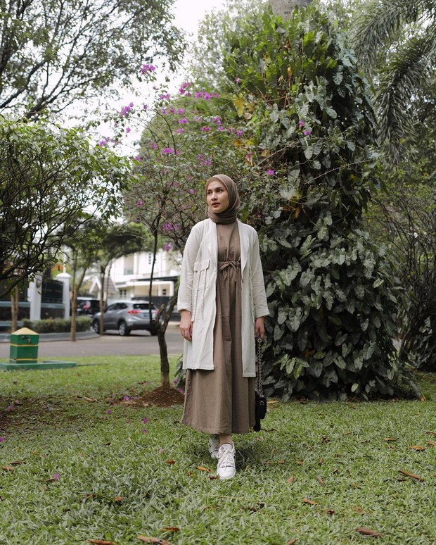 Dwi Handayani dengan long dress/Sumber: IG @dwihandaanda Dwi Handayani dengan long dress/Sumber: IG @dwihandaanda
