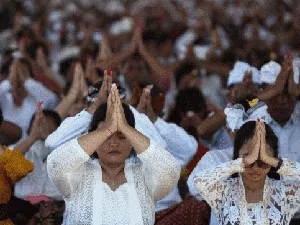 Foto-foto Upacara Melasti di Berbagai Wilayah Indonesia