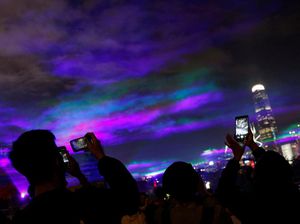 Ada Aurora Borealis di Langit Hong Kong, Kok Bisa?