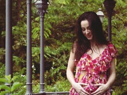 Julie Estelle Pamer Baby Bump, Umumkan Hamil Anak Pertama