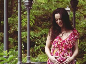 Julie Estelle Pamer Baby Bump, Umumkan Hamil Anak Pertama Julie Estelle Pamer Baby Bump, Umumkan Hamil Anak Pertama