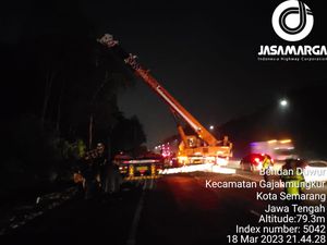 Kecelakaan Tunggal Truk di Tol Semarang Ternyata Terjadi karena Ini