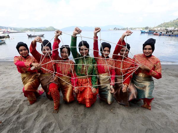 Terpukau Tarian Tradisional Tarik Pukat di Sabang