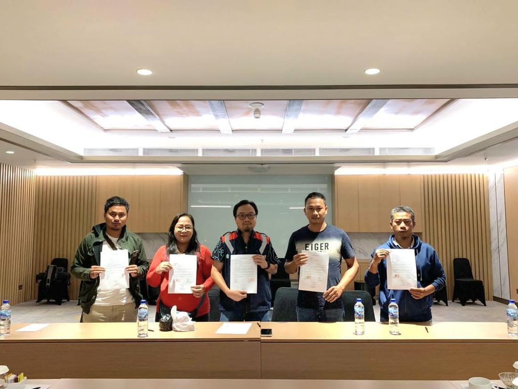 Mandor Masjid Sheikh Zayed Akhirnya Bayar Utang Rp 145 juta ke Warung Mandor Masjid Sheikh Zayed Akhirnya Bayar Utang Rp 145 juta ke Warung