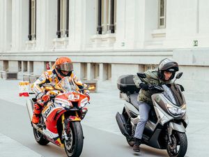 Walkot Madrid Bawa Nmax Temani Marc Marquez Geber CBR1000RR-R Walkot Madrid Bawa Nmax Temani Marc Marquez Geber CBR1000RR-R