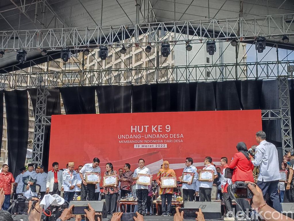 Megawati hingga Luhut Raih Penghargaan Tokoh Nasional Penggerak Desa