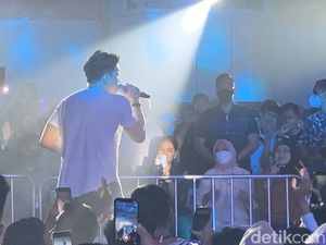 Momen Ibu Negara Iriana Jokowi Asyik Joget Saat Konser Noah di Medan