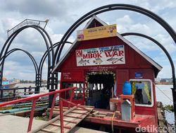 Pedas Asam Segar Pindang Pegagan di RM Terapung Mbok War Palembang