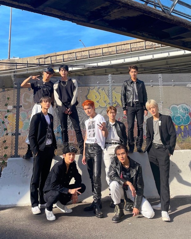 Potret NCT 127 dalam foto konsep album 'Ay-Yo'/ Foto: instagram.com/nct127 Potret NCT 127 dalam foto konsep album 'Ay-Yo'