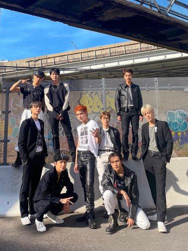 Potret NCT 127 dalam foto konsep album 'Ay-Yo'