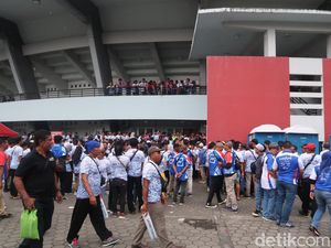 Ribuan Penonton Padati GOR Amongrogo Jelang Laga Final Proliga 2023 Ribuan Penonton Padati GOR Amongrogo Jelang Laga Final Proliga 2023