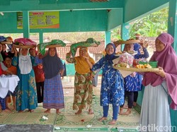 Sejuk! Sadranan di Klaten Diisi Doa Lintas Agama hingga Hujan Door Prize