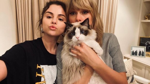 Dukung Taylor Swift, Selena Gomez putuskan kembali hiatus dari media sosial/
