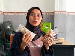 Kisah Sarjana Hukum Bisnis Basreng Rumahan, Cuan Ratusan Juta!
