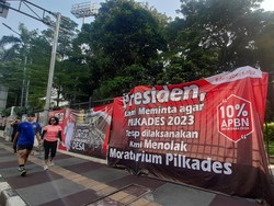 Spanduk Tuntutan Bertebaran di GBK Jelang Peringatan Hari Desa Nasional