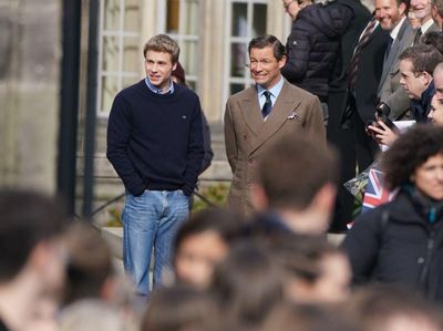Potret Ed McVey, Pemeran Pangeran William Muda di The Crown 6