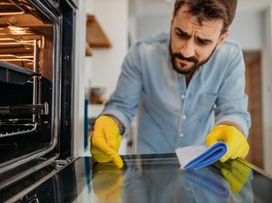 Cara Bersihkan Pintu Kaca Oven dari Noda Masakan Cara Bersihkan Pintu Kaca Oven dari Noda Masakan
