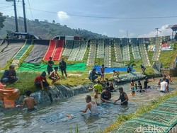 Cuci Karpet Masjid, Tradisi Sambut Ramadan Ala Warga Bandung