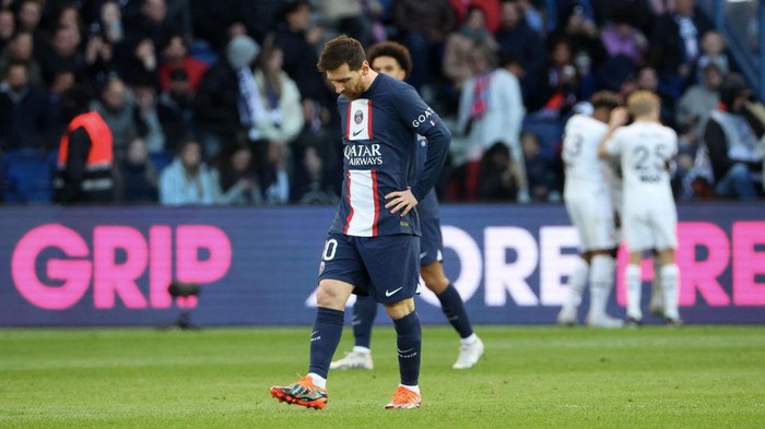 PARIS, FRANCE - MARCH 19: Lionel Messi #30 of Paris Saint-Germain looks dissapointed after the second goal of Rennes during the Ligue 1 match between Paris Saint-Germain and Stade Rennes at Parc des Princes on March 19, 2023 in Paris, France. (Photo by Xavier Laine/Getty Images)