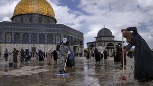 Aksi Bersih-bersih Kompleks Masjid Al Aqsa Sambut Ramadan