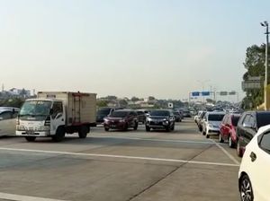 Lalin Tol Desari Macet Pagi Ini, Kendaraan Menuju Cilandak Antre Panjang