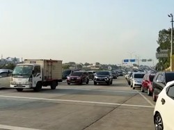 Lalin Tol Desari Macet Pagi Ini, Kendaraan Menuju Cilandak Antre Panjang