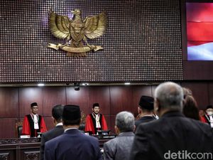 Pimpinan DPR Persilahkan yang Menolak UU Cipta Kerja Gugat ke MK Pimpinan DPR Persilahkan yang Menolak UU Cipta Kerja Gugat ke MK
