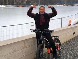 Tips Bugar Ala Arnold Schwarzenegger, Tetap Fit di Usia 75 Tahun