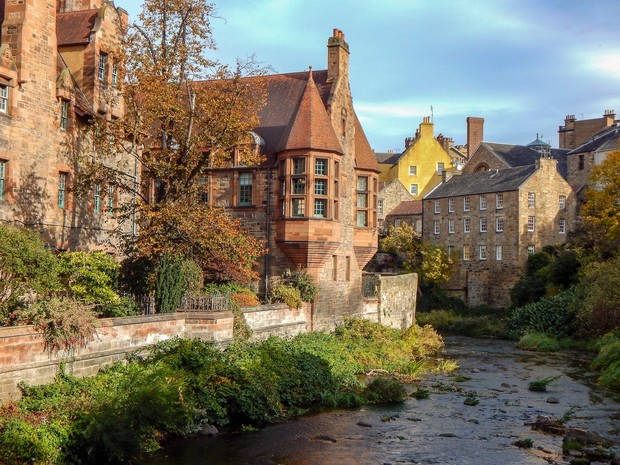Dean village di Edinburgh, Skotlandia/Foto: unplash/Clark Van Der Beken lama waktu puasa di Skotlandia
