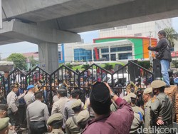 Aliansi Eks Ketua RT/RW Geruduk DPRD Makassar, Desak Pemilu Raya Digelar