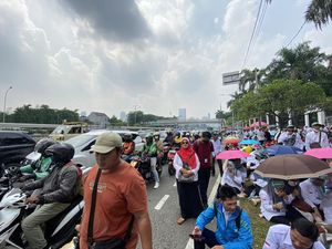 Demo Massa PGSI di Depan Gedung DPR, Lalin Jl Gatsu Macet Demo Massa PGSI di Depan Gedung DPR, Lalin Jl Gatsu Macet
